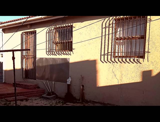 3 BEDROOM FREEHOLD FOR SALE IN ILITHA PARK